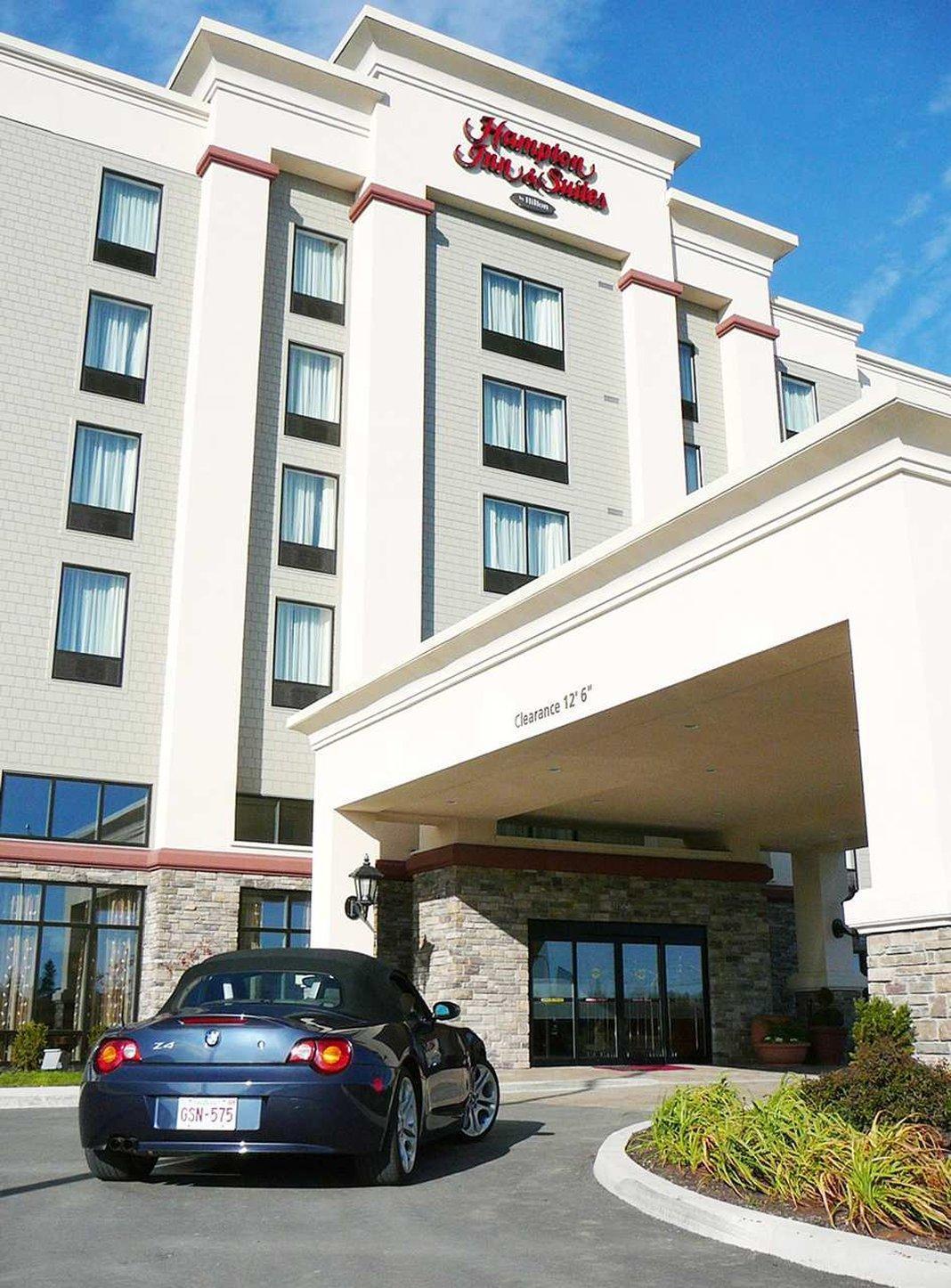 Hampton Inn & Suites By Hilton Moncton Exterior photo